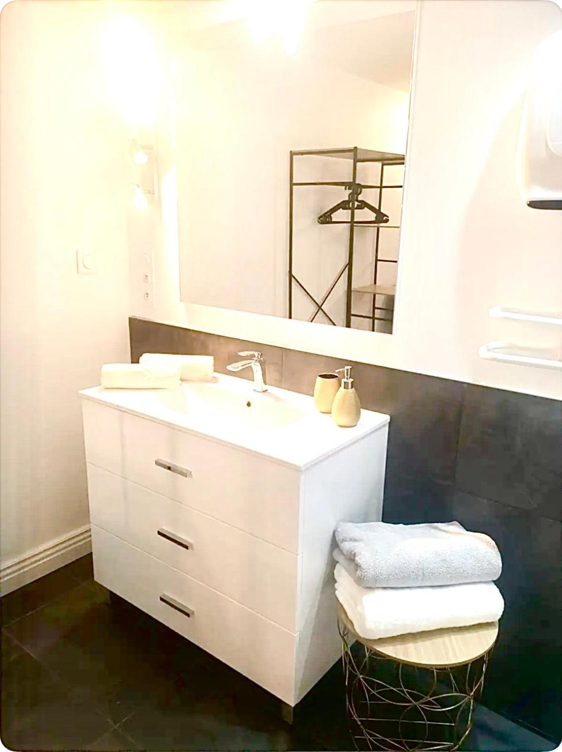 Appart-One Terrasse Jacuzzi Parking Carcassonne Esterno foto